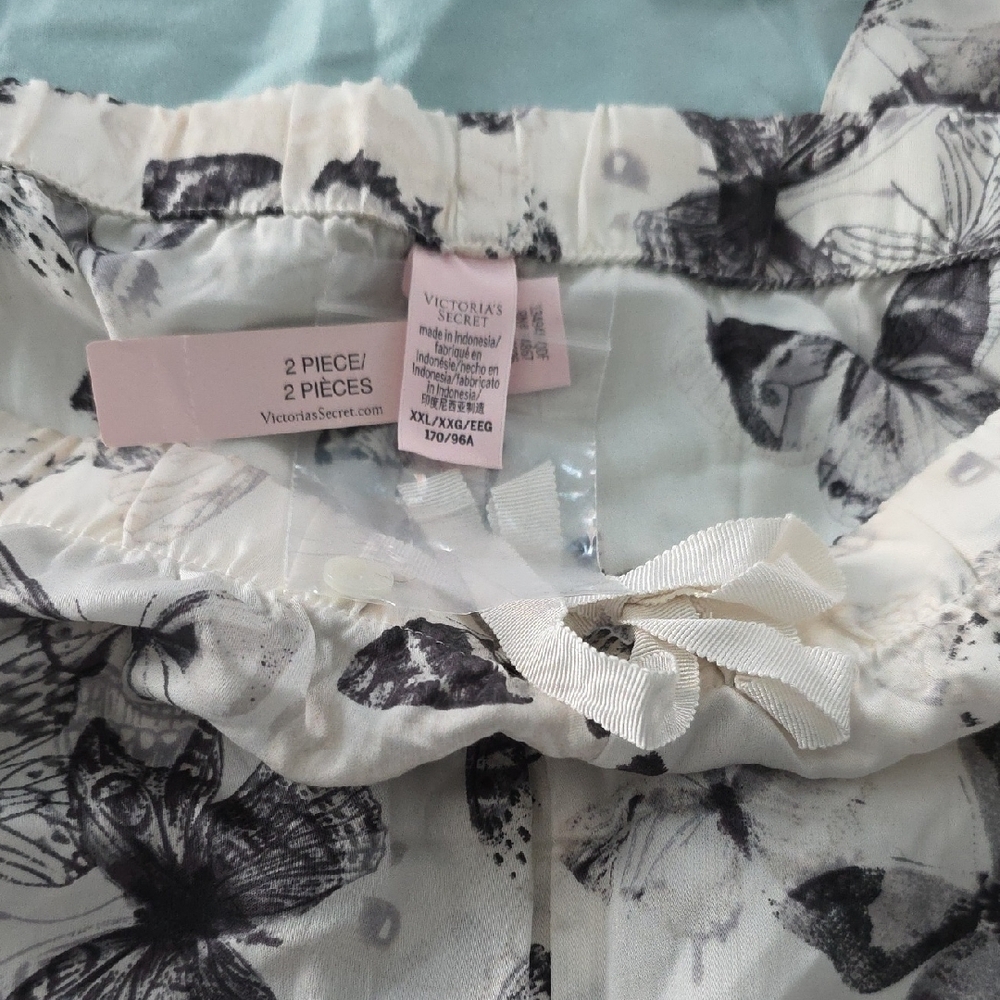 Victoria's Secret Black and White Butterfly Print Button Down Shirt NWT- Size 2X - Picture 3 of 5